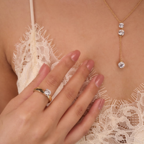 Auvessa necklace in 18K yellow gold, round brilliant lab-grown diamond (view 2) — Apekani Diamonds