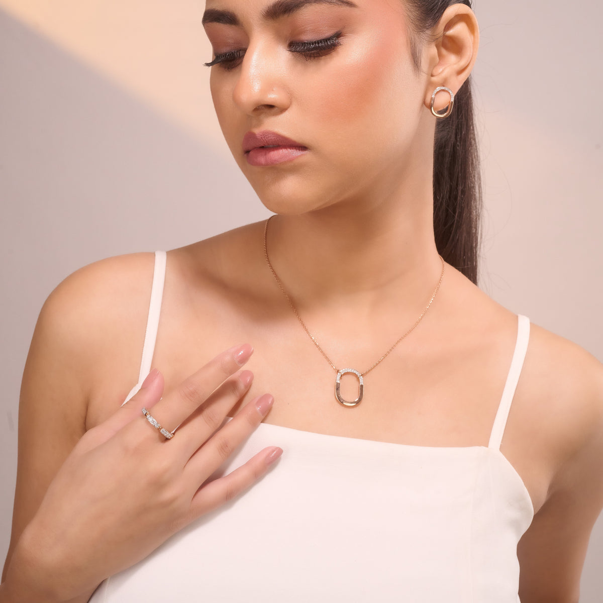 Gavisse pendant in 14K yellow gold, round brilliant lab-grown diamond (view 2) — Apekani Diamonds
