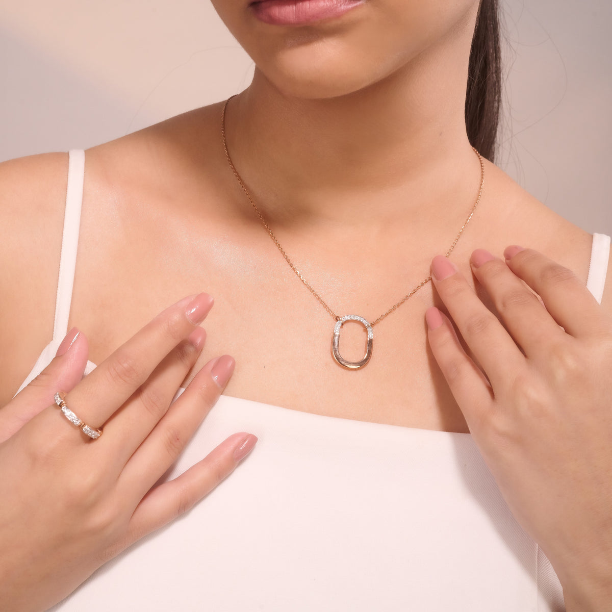 Gavisse pendant in 14K yellow gold, round brilliant lab-grown diamond (view 3) — Apekani Diamonds